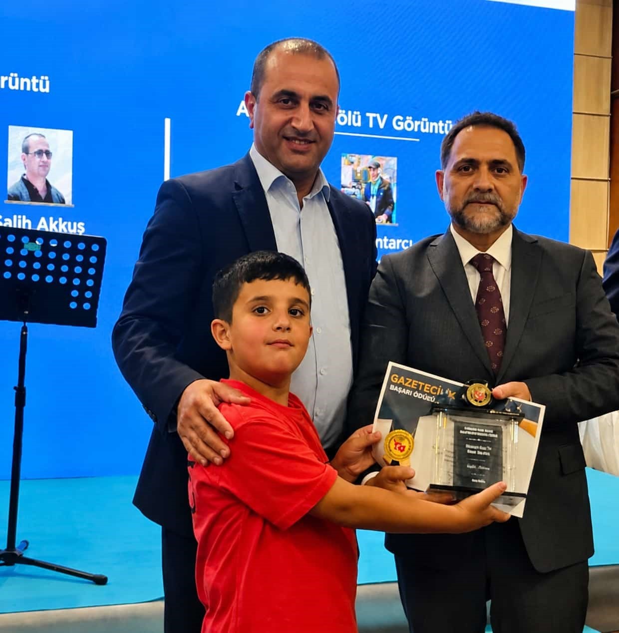 feridun fazil ozsoy basarili gazeteciler odul toreninde ihaya odul 1 rwQzda5R