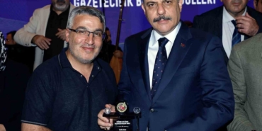 feridun-fazil-ozsoy-basarili-gazeteciler-odul-toreninde-ihaya-odul-HvOMalQQ.jpg