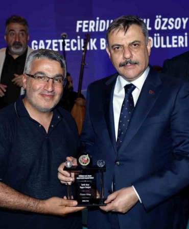 feridun-fazil-ozsoy-basarili-gazeteciler-odul-toreninde-ihaya-odul-HvOMalQQ.jpg
