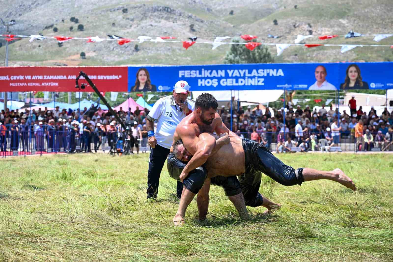 Feslikan Yağlı Pehlivan Güreşleri’ni Başpehlivan Erkan Taş kazandı 4 feslikan yagli pehlivan gureslerini baspehlivan erkan tas kazandi 0 6Z1yL5LM