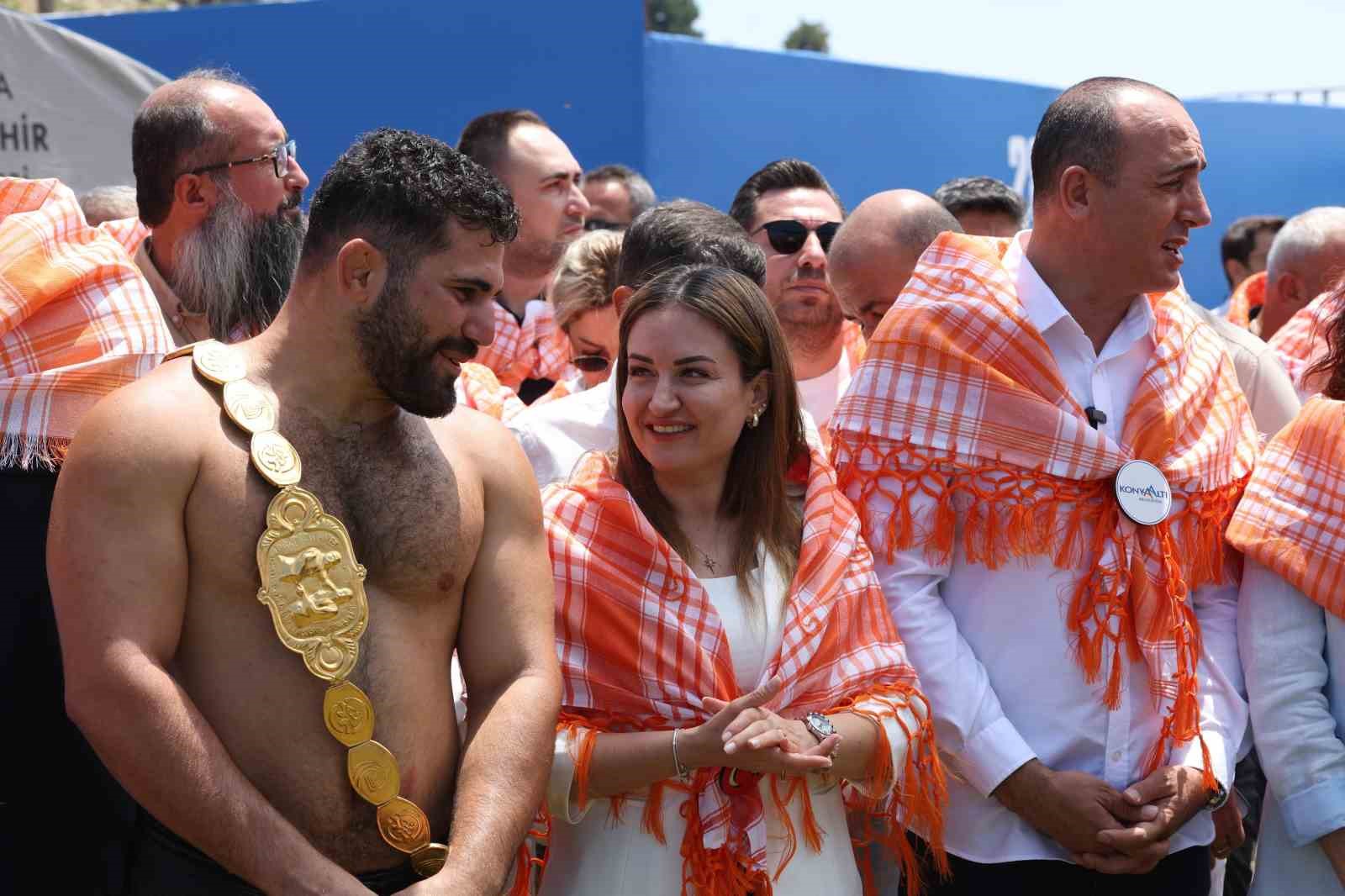 Feslikan Yağlı Pehlivan Güreşleri’ni Başpehlivan Erkan Taş kazandı 8 feslikan yagli pehlivan gureslerini baspehlivan erkan tas kazandi 4