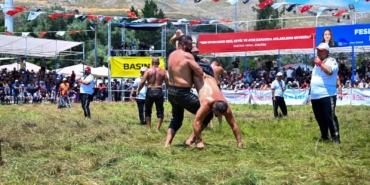 feslikan-yagli-pehlivan-gureslerini-baspehlivan-erkan-tas-kazandi-vd9kiudp.jpg