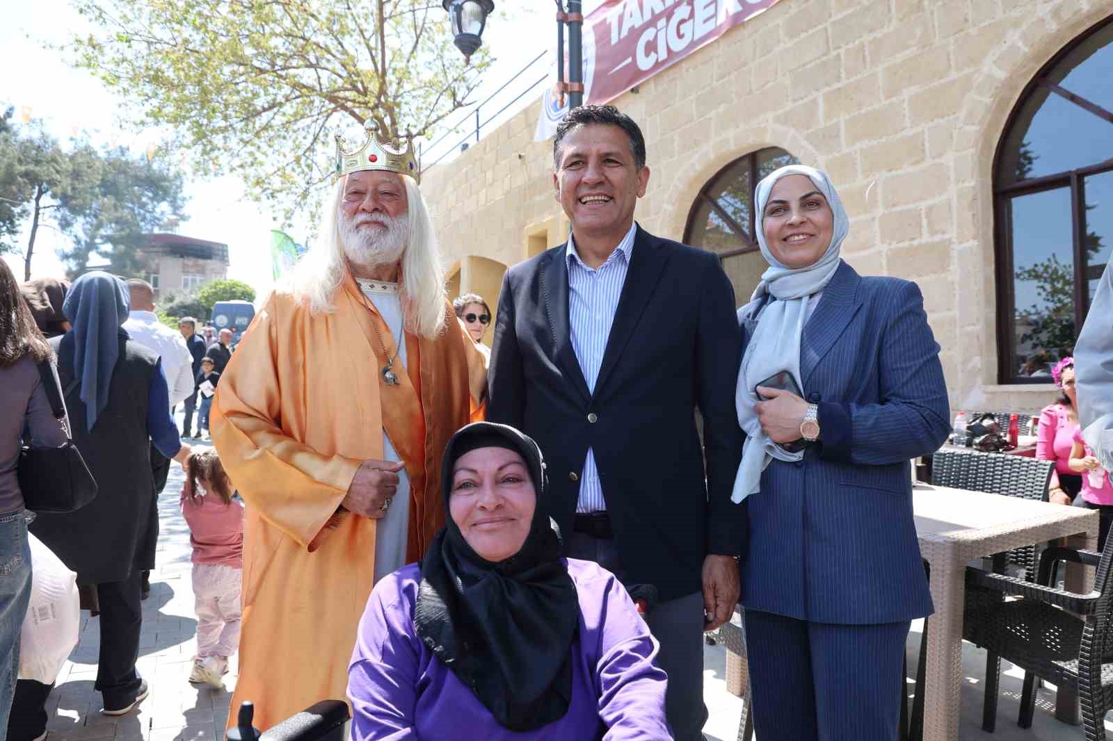 Festivalde Osmanlı geleneği yaşatıldı, ciğer tezgahları davul zurna ile şenlendi 4 festivalde osmanli gelenegi yasatildi ciger tezgahlari davul zurna ile senlendi 0 WIB69i9K