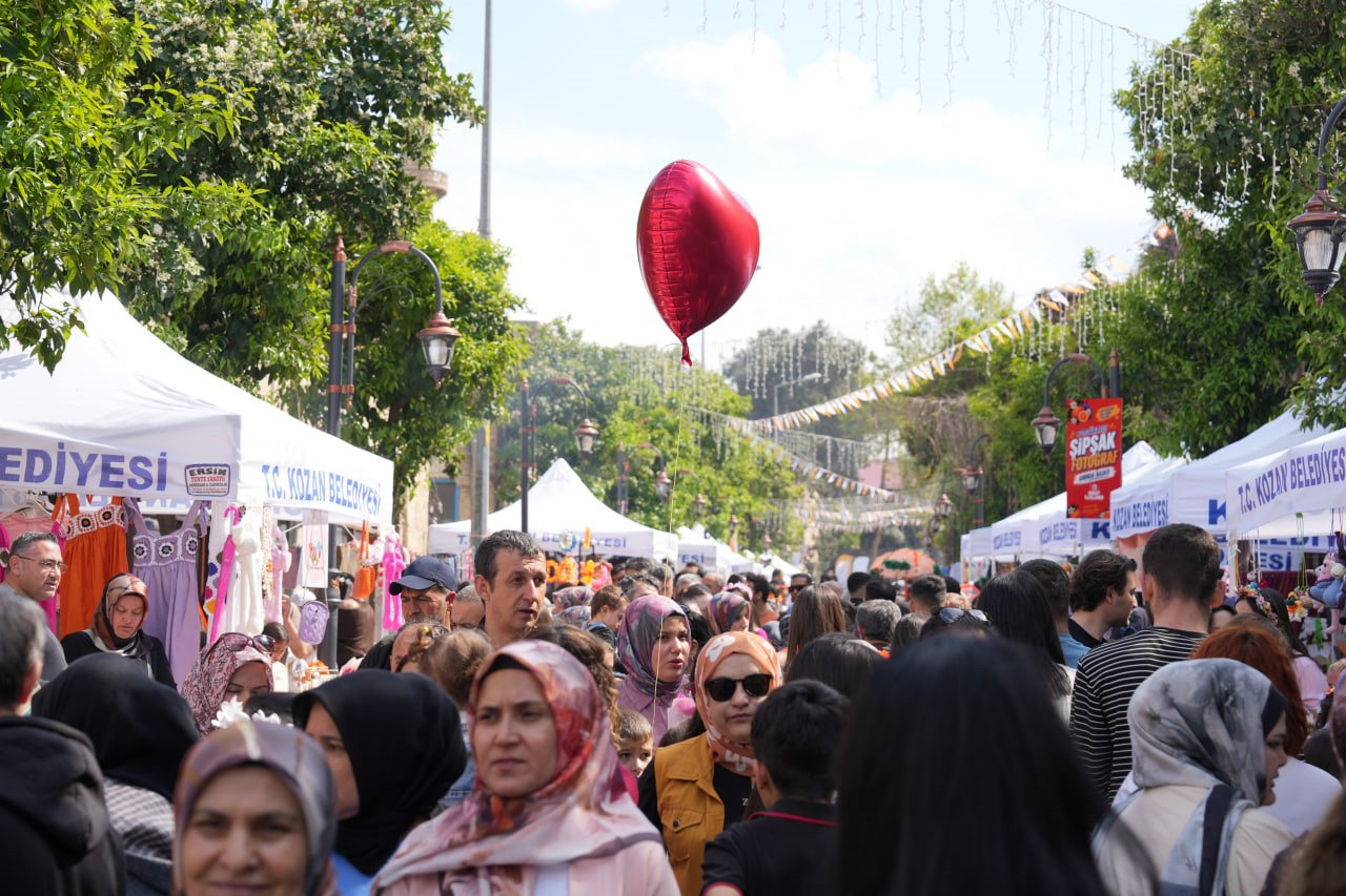 Festivalde Osmanlı geleneği yaşatıldı, ciğer tezgahları davul zurna ile şenlendi 8 festivalde osmanli gelenegi yasatildi ciger tezgahlari davul zurna ile senlendi 4 mYtJjW6m