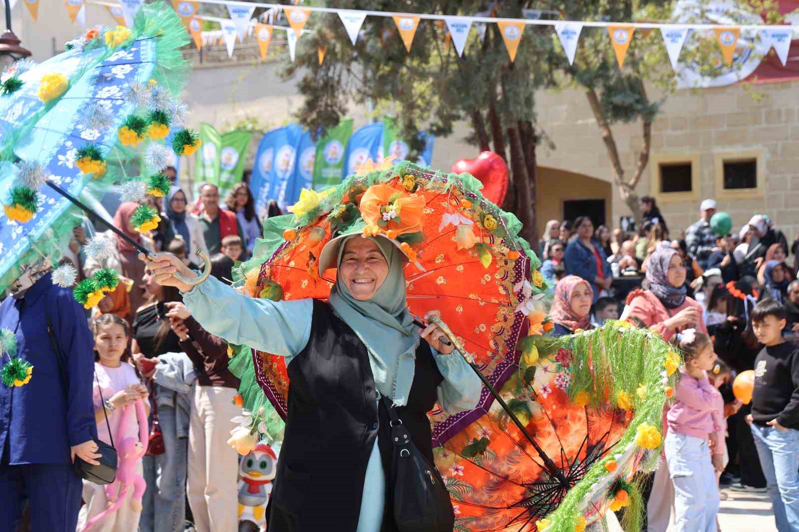 Festivalde Osmanlı geleneği yaşatıldı, ciğer tezgahları davul zurna ile şenlendi 12 festivalde osmanli gelenegi yasatildi ciger tezgahlari davul zurna ile senlendi 8 SRYXUwZN
