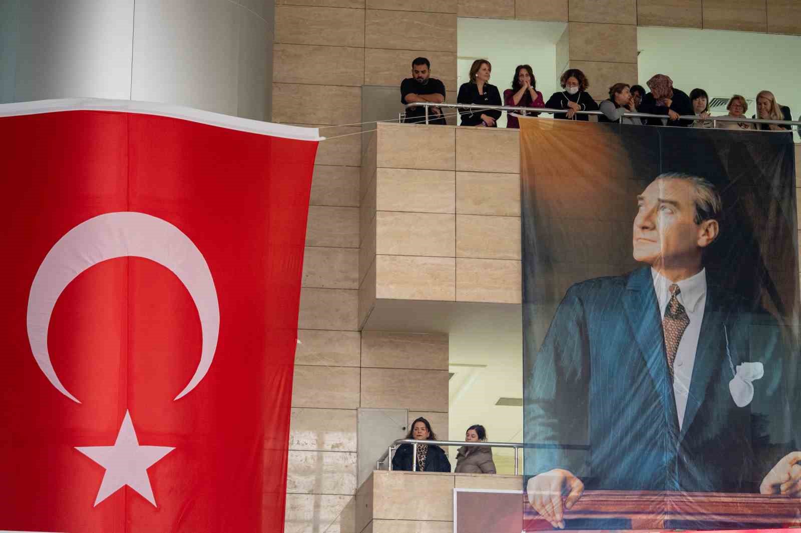 fethi sekin sehit dustugu yerde karanfillerle anildi 11