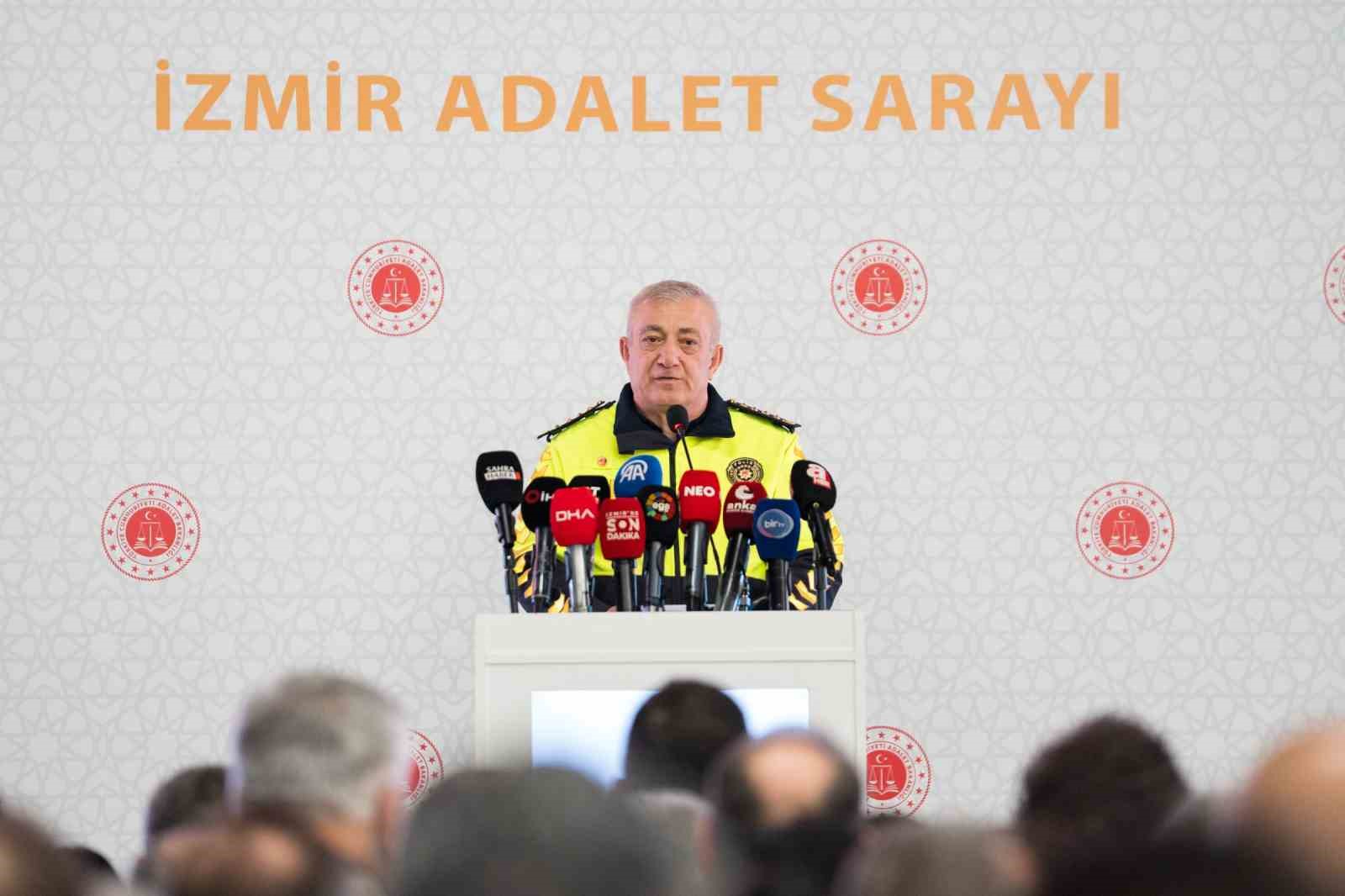 fethi sekin sehit dustugu yerde karanfillerle anildi 8 mmW4zJ7O