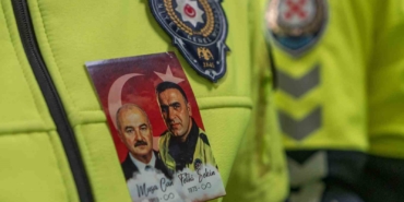 fethi-sekin-sehit-dustugu-yerde-karanfillerle-anildi-GQRHOAMI.jpg