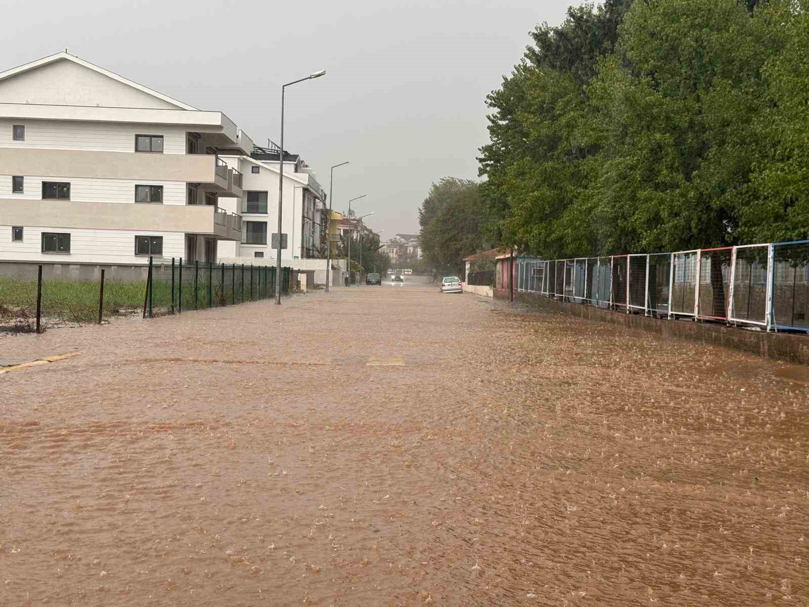 Fethiye sağanak yağışa teslim oldu, ev ve iş yerleri sular altında kaldı 7 fethiye saganak yagisa teslim oldu ev ve is yerleri sular altinda kaldi 3 NMSb2Aq5