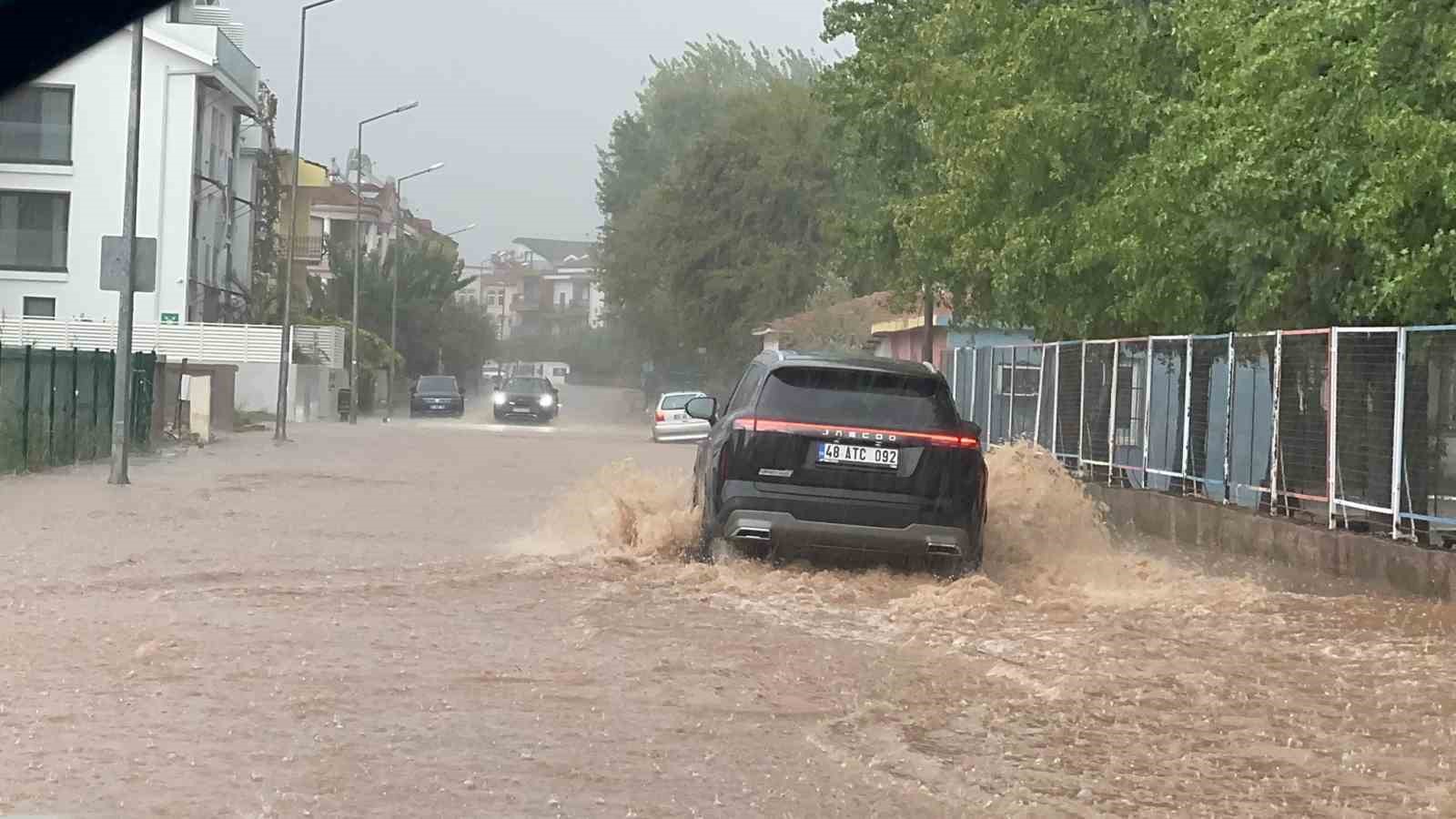 Fethiye sağanak yağışa teslim oldu, ev ve iş yerleri sular altında kaldı 10 fethiye saganak yagisa teslim oldu ev ve is yerleri sular altinda kaldi 6 c9B3tn9z
