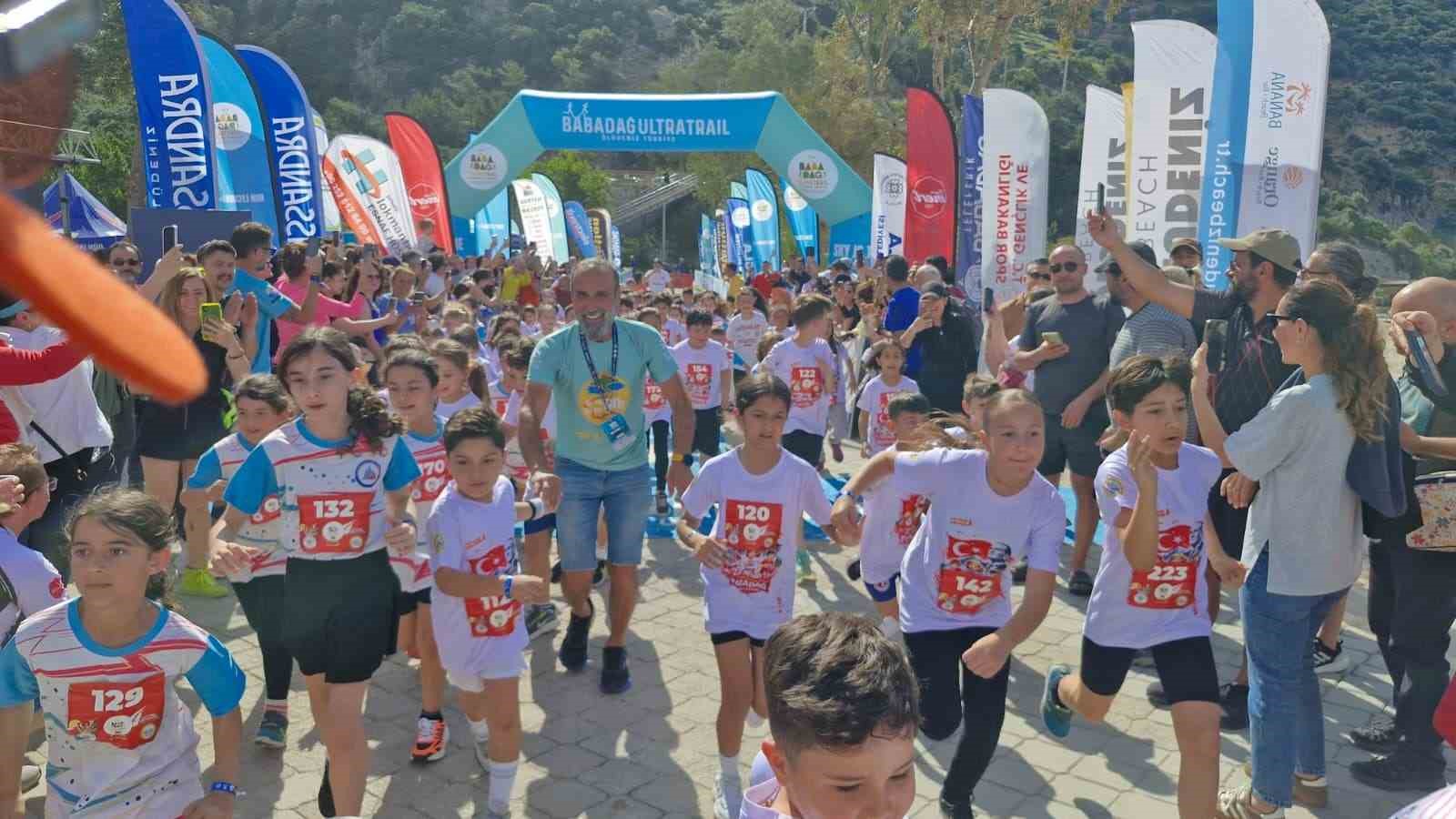 fethiyede 23 nisana ozel cocuk kosusu duzenlendi 3 Xe3XBKI5