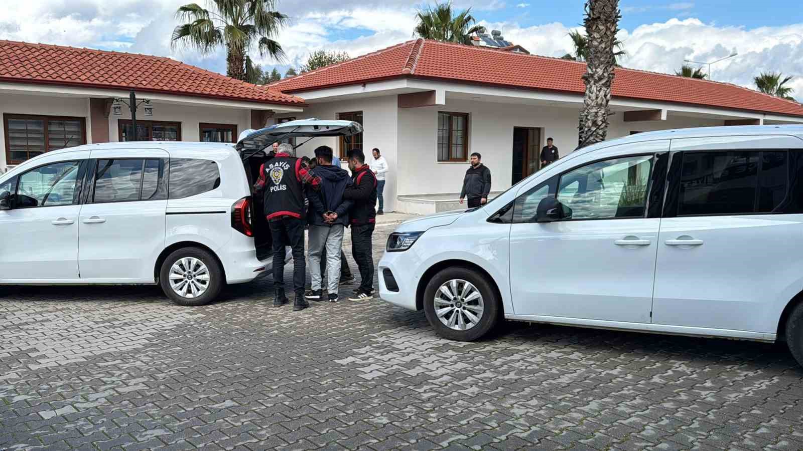 fethiyede aranan sahislara operasyon 3 tutuklama 1