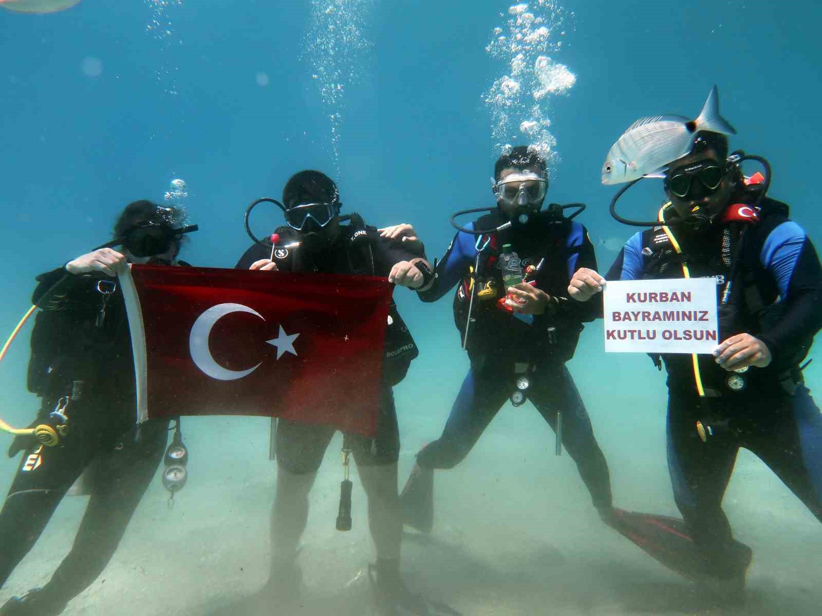 fethiyede dalgiclardan islak bayram kutlamasi 0