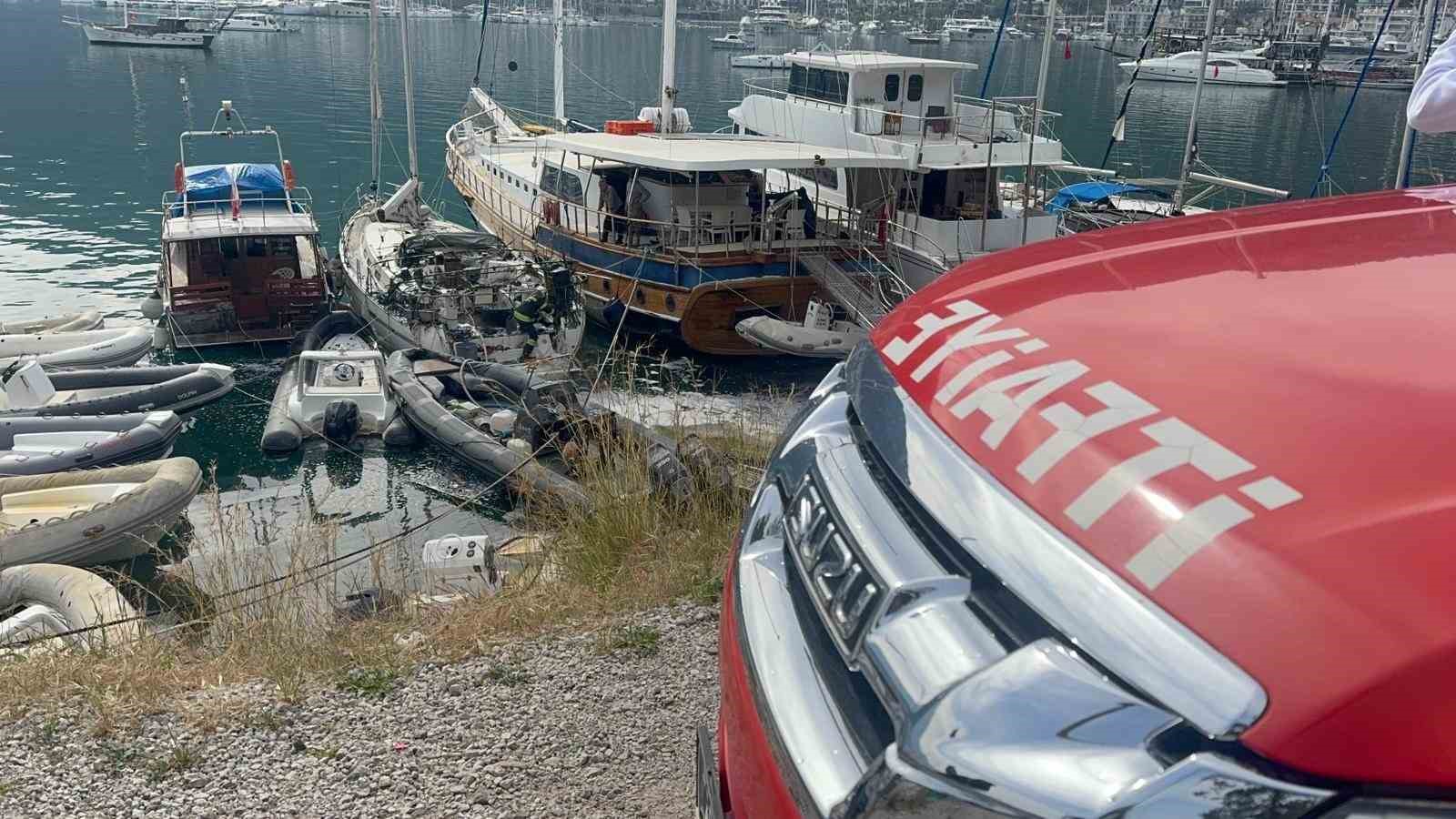 fethiyede gocmen kacakciligi yapilan tekne yandi 6 Cc8f1eBK