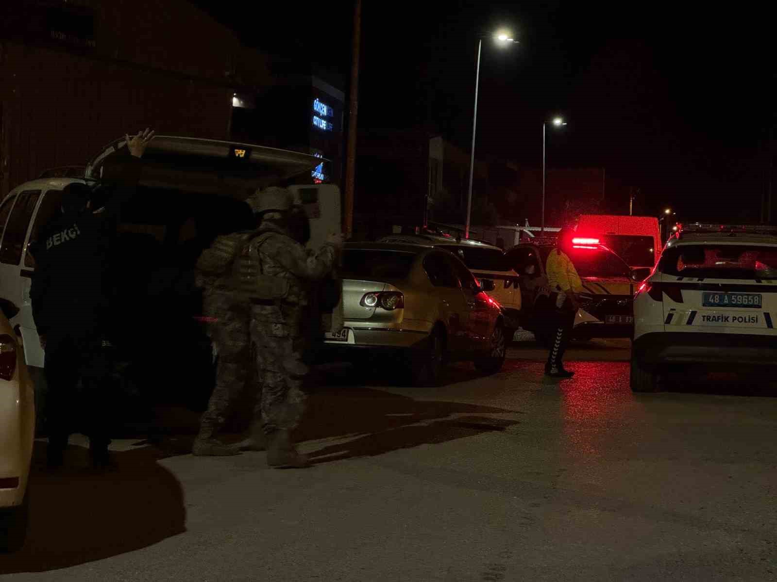 fethiyede hareketli dakikalar uyusturucu operasyonunda polise ates actilar 3 SiurDsw4
