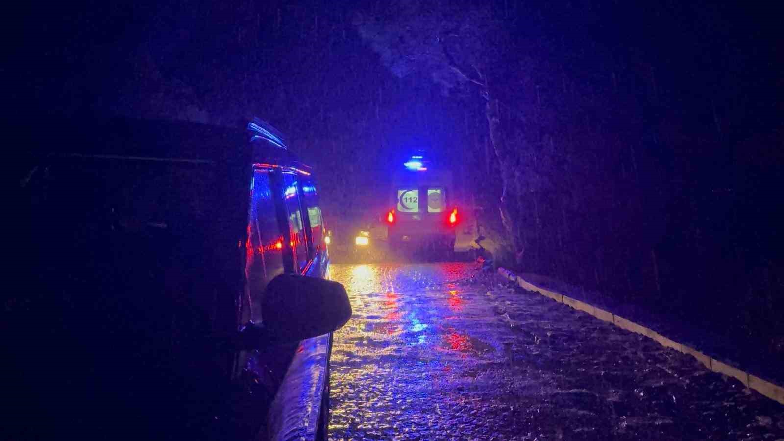 fethiyede kayaliklara carparak batan teknedeki 6 kisi kurtarildi 1 kisi kayip 4 TadlESk8
