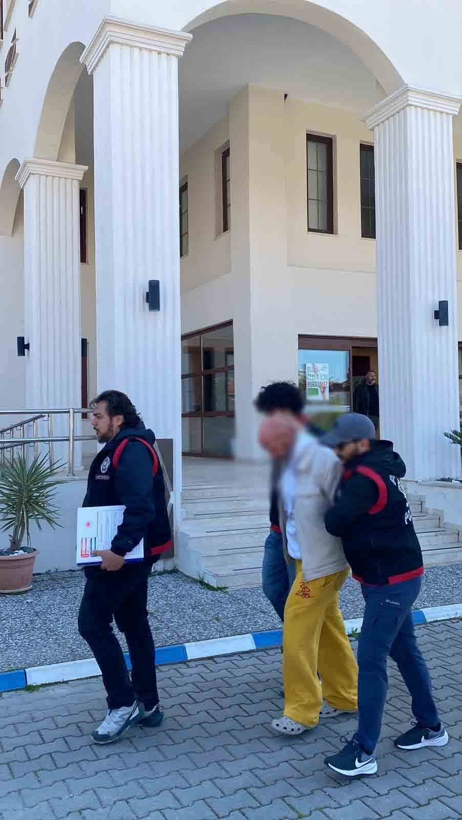 fethiyede polis kades ihbarina gitti evden cephanelik cikti 3 Tz7Dy9fO