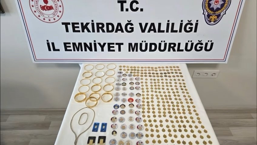 feto yalaniyla dolandiricilik sahte polis altin dolu cantayla kacarken yakalandi 2 N62VqVSz