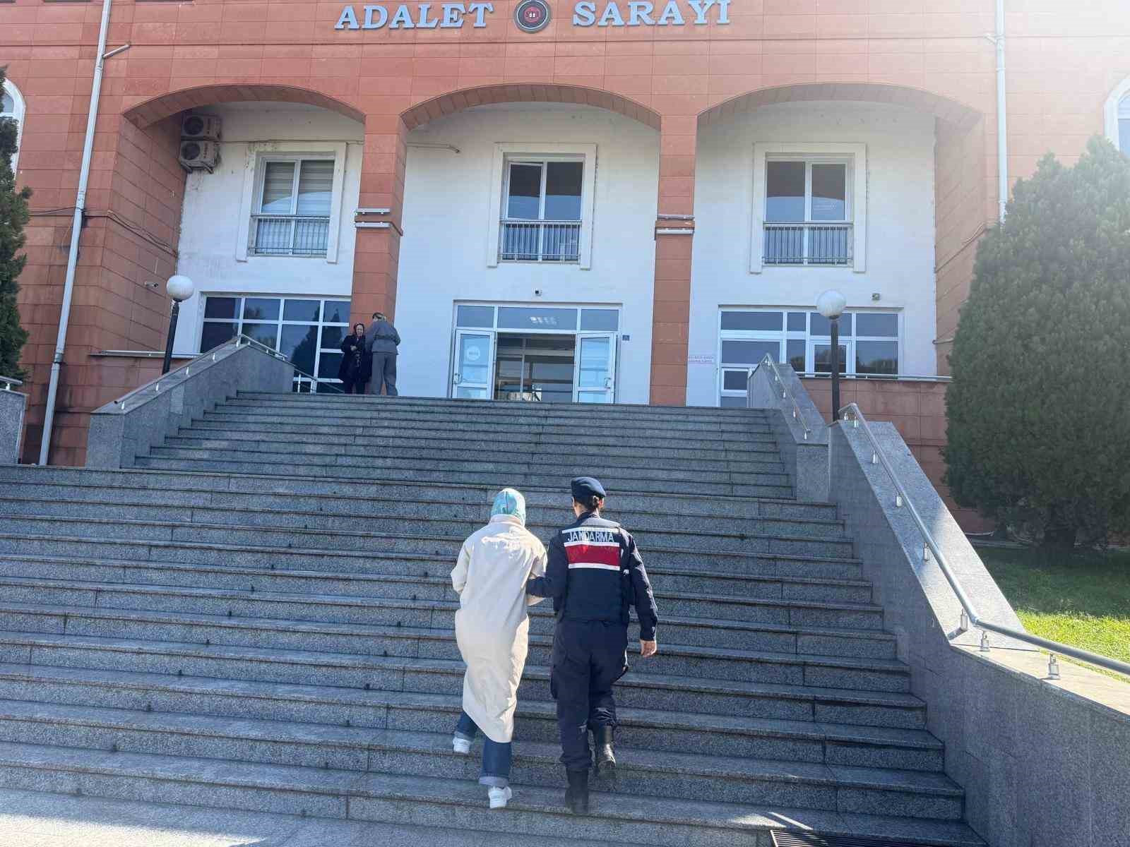 fetoden 6 yil 3 ay hapis cezasi bulunan kadin yakalandi 1 GzRzI8JM