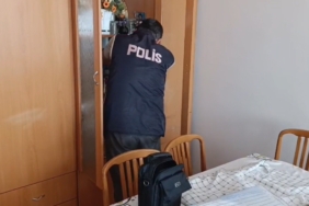 Devrilen çakıl yüklü tır alev aldı: 1 yaralı 3 thumbnail