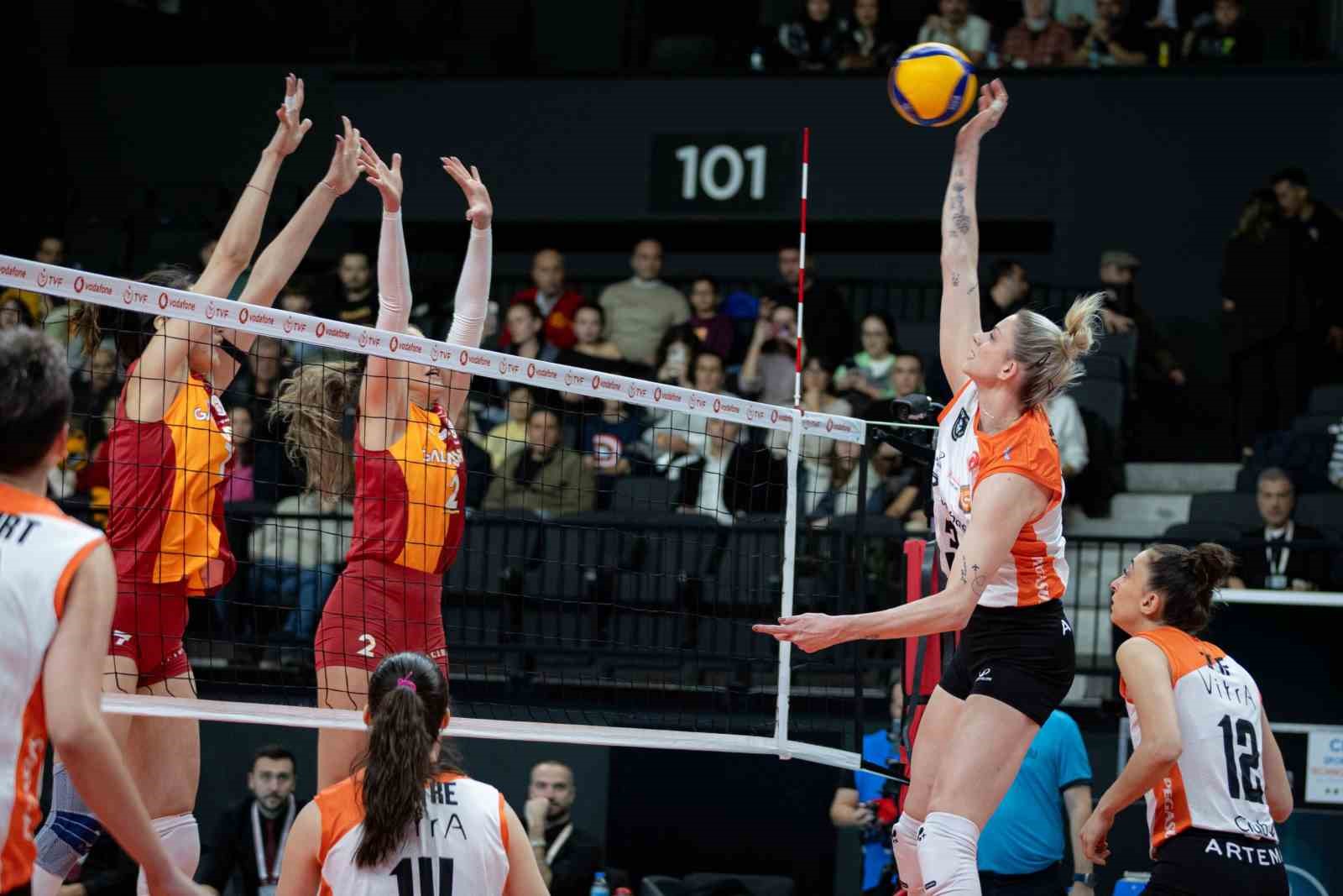 file derbisinde zafer eczacibasi dynavitin 5 P4BfYeKz