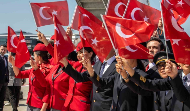 filenin-sultanlarina-thyden-coskulu-karsilama-7bkrvMby.jpg