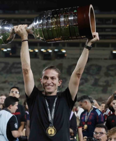 filipe-luis-teknik-direktorluk-kariyerinde-5-kupasini-kazandi-srE23TgC.jpg