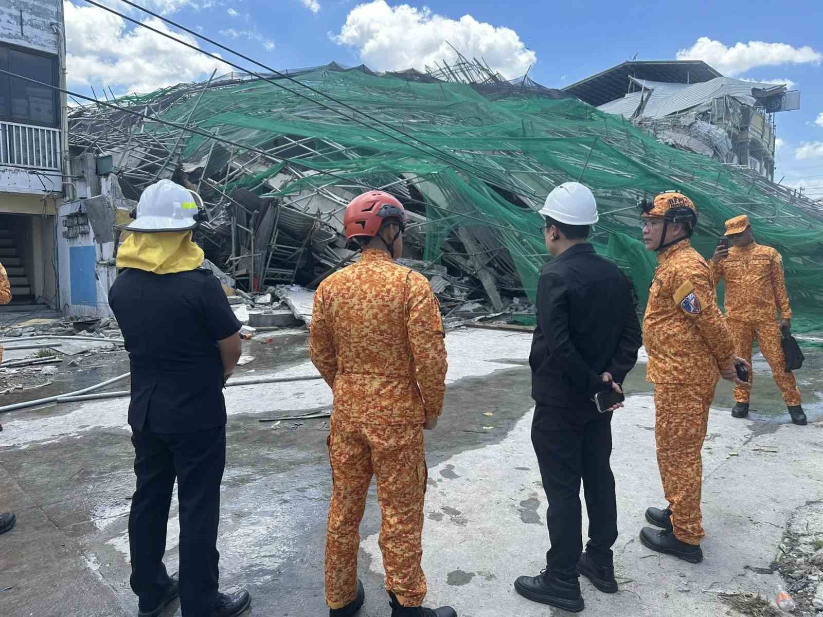 filipinlerde insaat halindeki bina coktu 1 olu 22 kisi enkaz altinda 3 TrwQyUWF