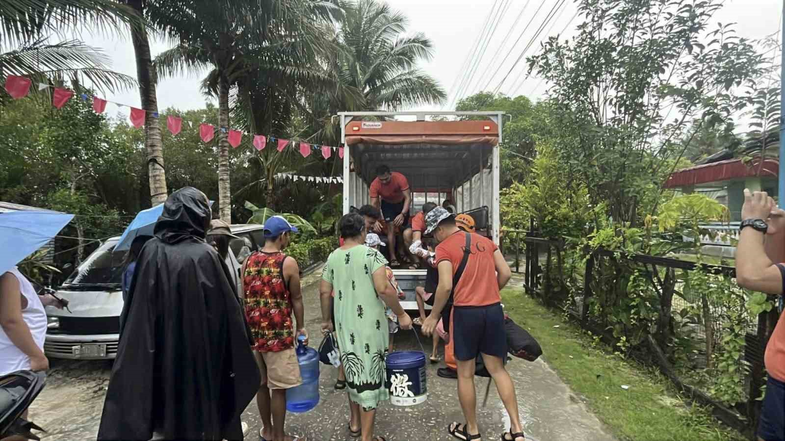 filipinleri kalmaegi tayfunu vurdu 2 olu 4
