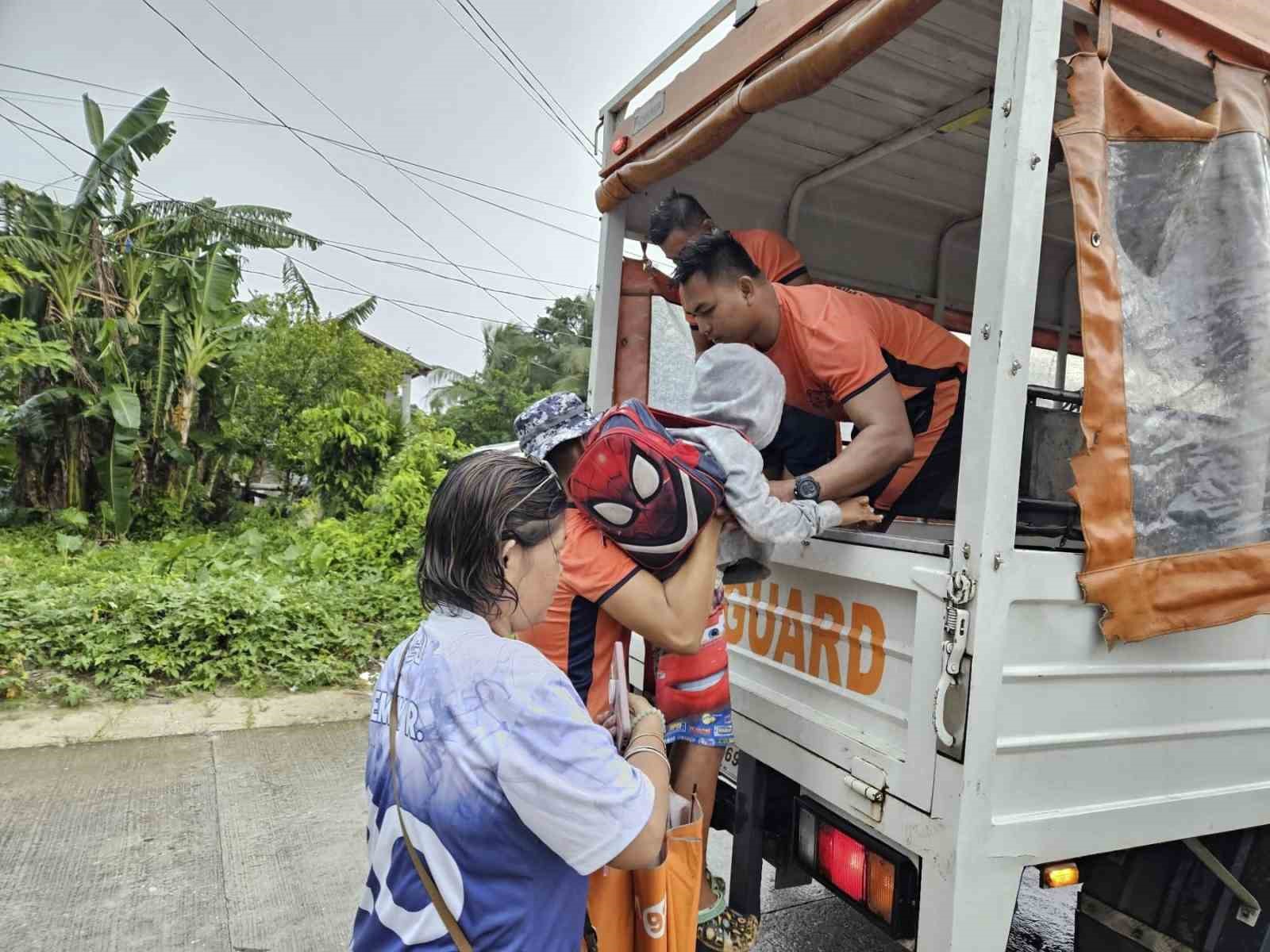 filipinleri kalmaegi tayfunu vurdu 2 olu 5