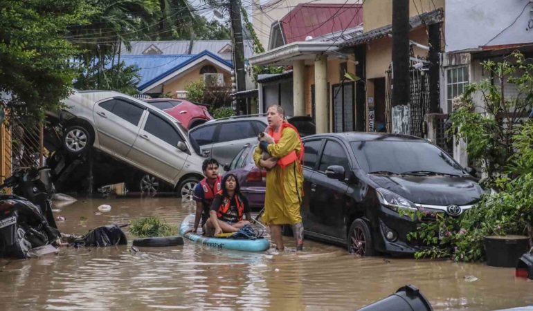 filipinleri-kalmaegi-tayfunu-vurdu-2-olu-w7d7nuHA.jpg