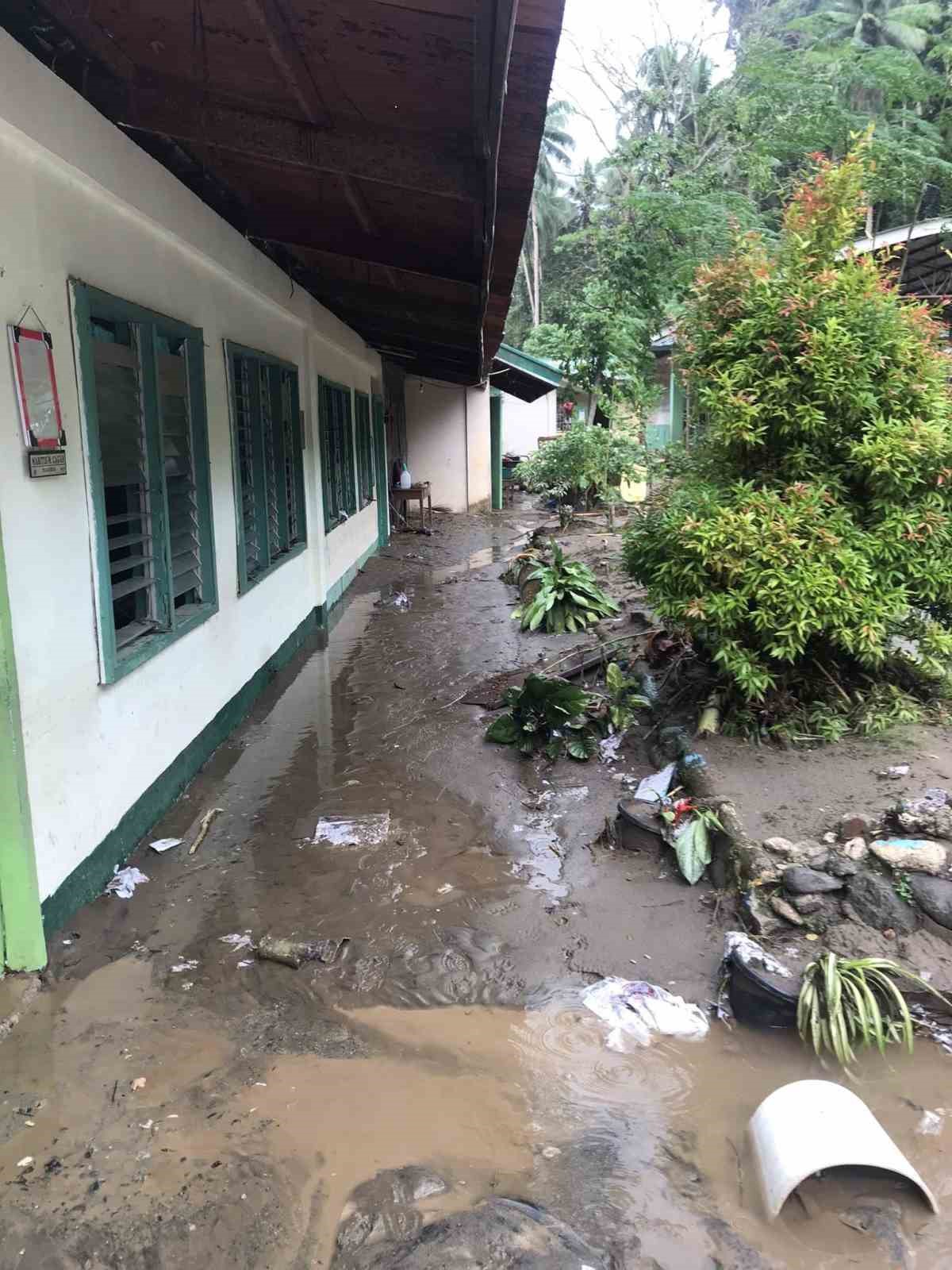 filipinleri tropikal firtina vurdu 12 olu 10 rHHSWkjh