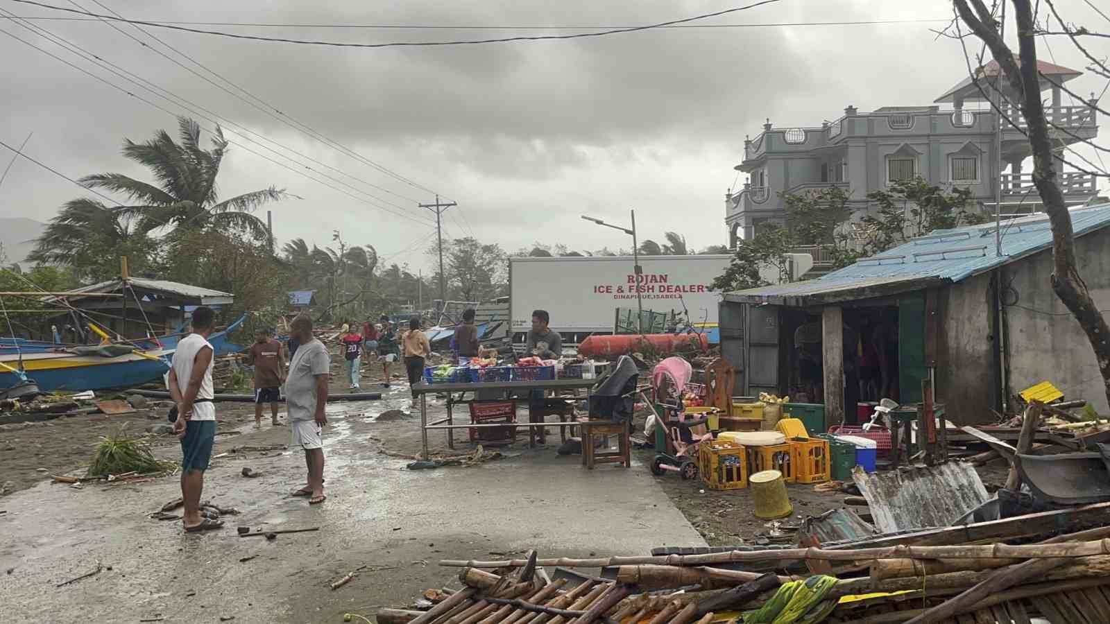 Filipinler’i vuran Süper Tayfun’da can kaybı 4’e yükseldi 15 filipinleri vuran super tayfunda can kaybi 4e yukseldi 11 DbzVi6NR