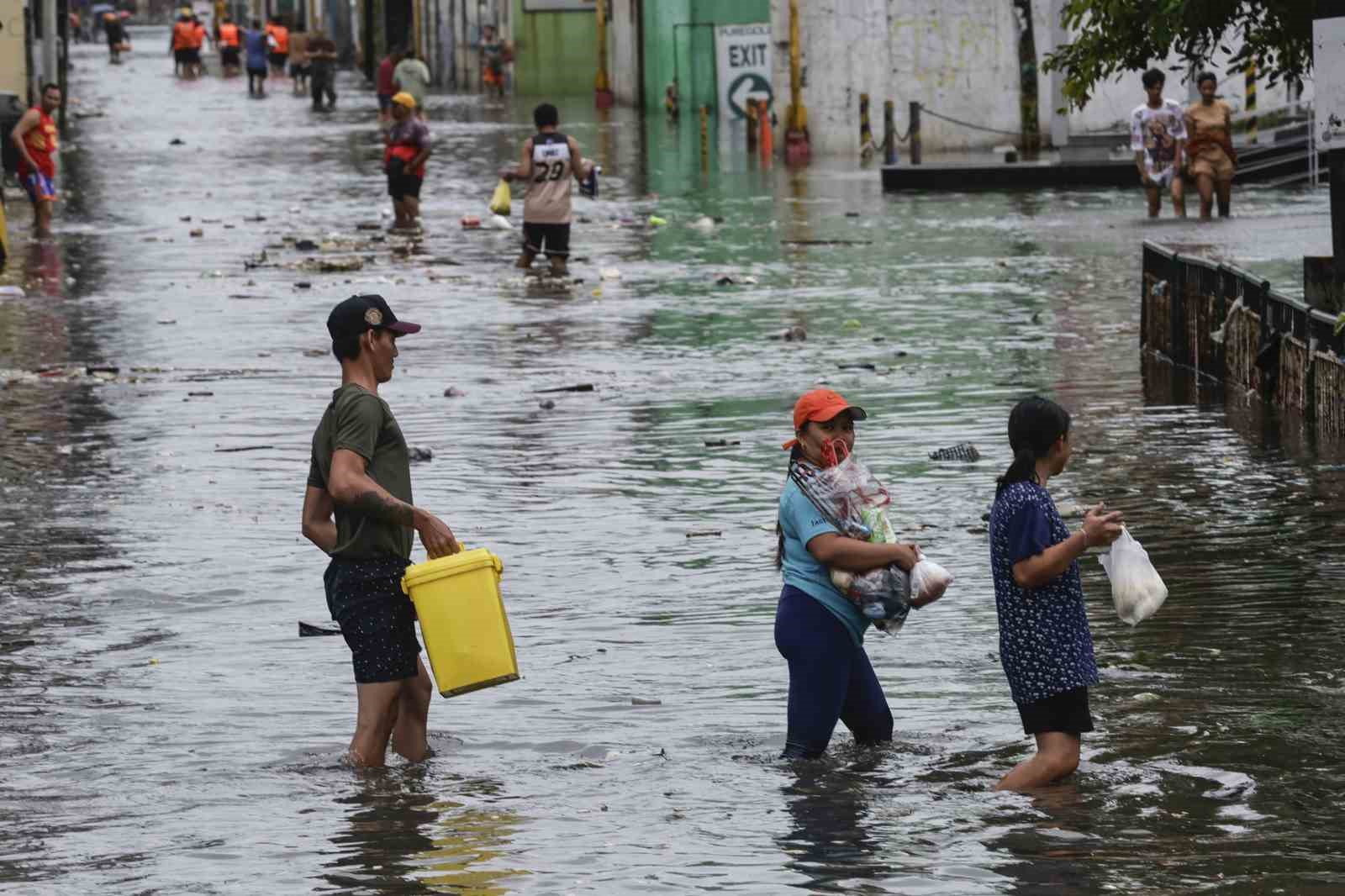Filipinler’i vuran Süper Tayfun’da can kaybı 4’e yükseldi 7 filipinleri vuran super tayfunda can kaybi 4e yukseldi 3 RJFspiGO