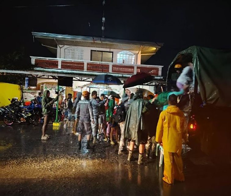 filipinleri vuran super tayfunda olu sayisi 27ye yukseldi 2 kisi kayip 3 ZWPOnfSC