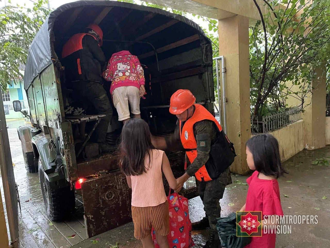 filipinleri vuran super tayfunda olu sayisi 27ye yukseldi 2 kisi kayip 5 1m3ivcL2