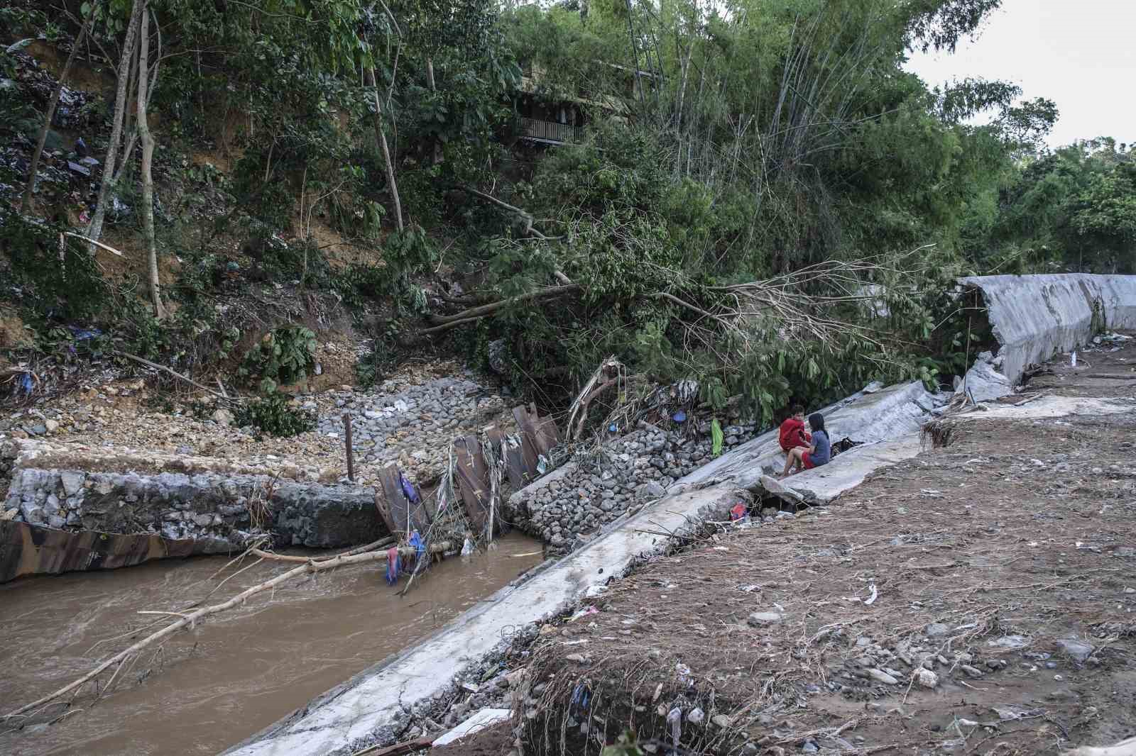 filipinleri vuran tayfunda can kaybi 85e yukseldi 1 Veeys92d