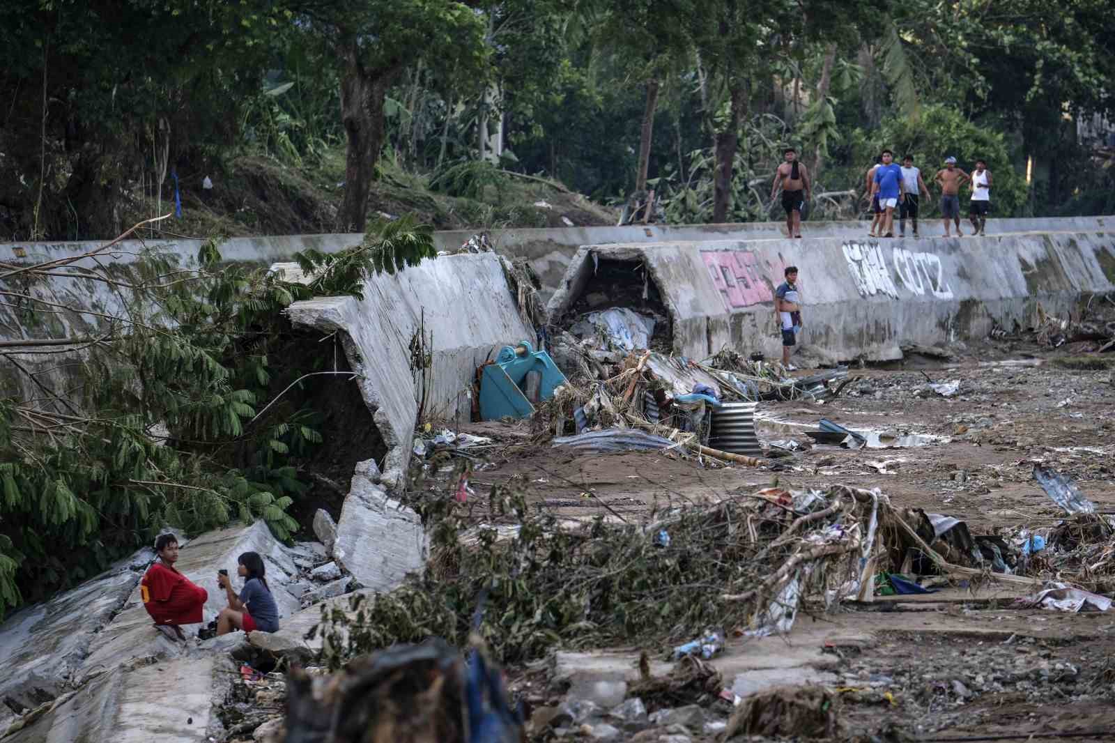 filipinleri vuran tayfunda can kaybi 85e yukseldi 2