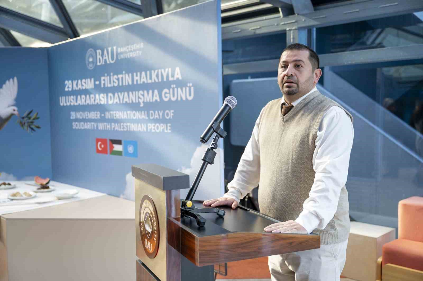 filistinle dayanismada yemekler kirik tabaklarda sergilendi 2 OOeu69bP