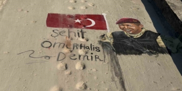 filistinli-sanatcilar-sehit-omer-halisdemiri-duvara-cizdikleri-resimle-andi-t9HqKJB1.jpg