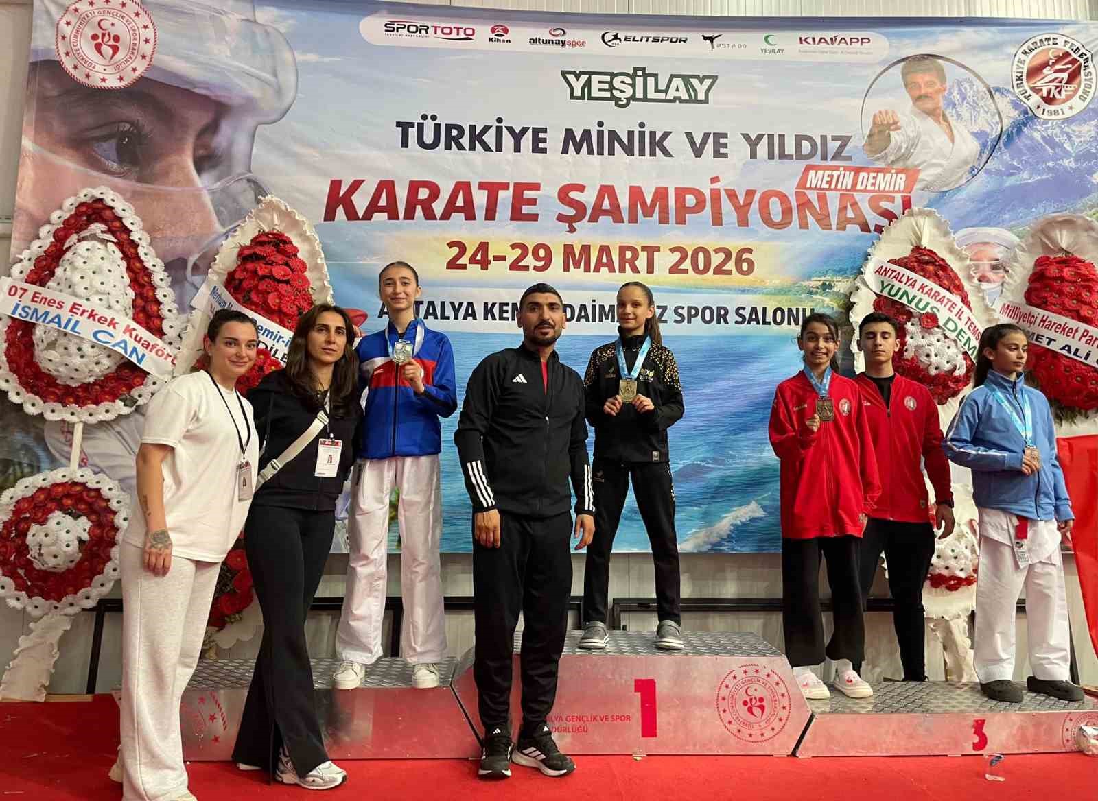 filmlerden etkilendi karatede sampiyon oldu 1 tHNSIE2b