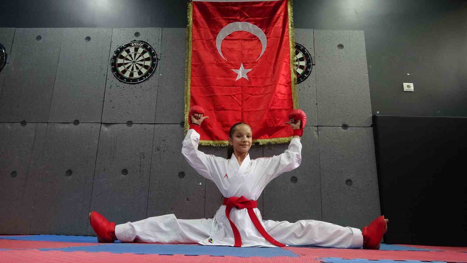 filmlerden etkilendi karatede sampiyon oldu 3 E8O79saL