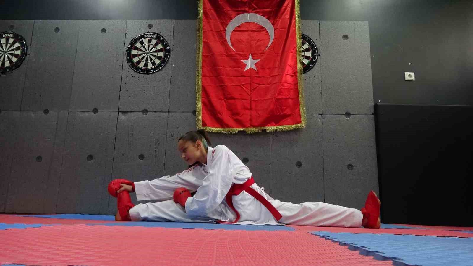filmlerden etkilendi karatede sampiyon oldu 4 iYthiQRd