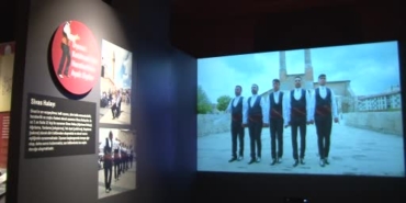 filmlere-konu-olan-sivas-halayinin-simulasyonu-turistlerin-gozdesi-haline-geldi-hJUQBpRp.jpg