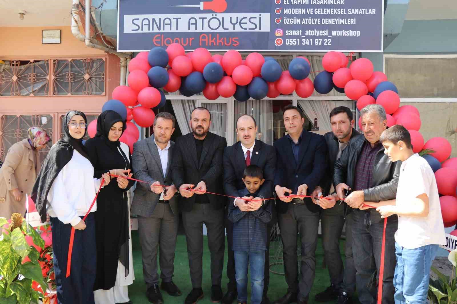 Filografi sanatçısı Elanur Akkuş hayaline kavuştu, kendi atölyesini açtı 4 filografi sanatcisi elanur akkus hayaline kavustu kendi atolyesini acti 0 rwMJrWPV