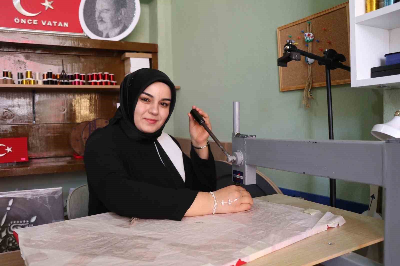 Filografi sanatçısı Elanur Akkuş hayaline kavuştu, kendi atölyesini açtı 5 filografi sanatcisi elanur akkus hayaline kavustu kendi atolyesini acti 1 q1CibwUY