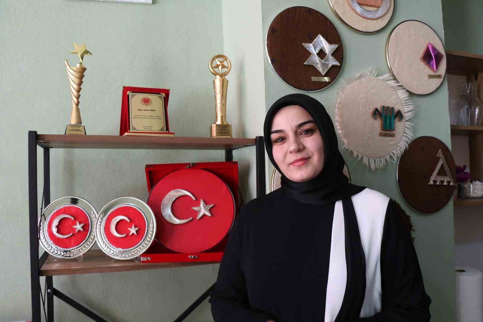 Filografi sanatçısı Elanur Akkuş hayaline kavuştu, kendi atölyesini açtı 10 filografi sanatcisi elanur akkus hayaline kavustu kendi atolyesini acti 6