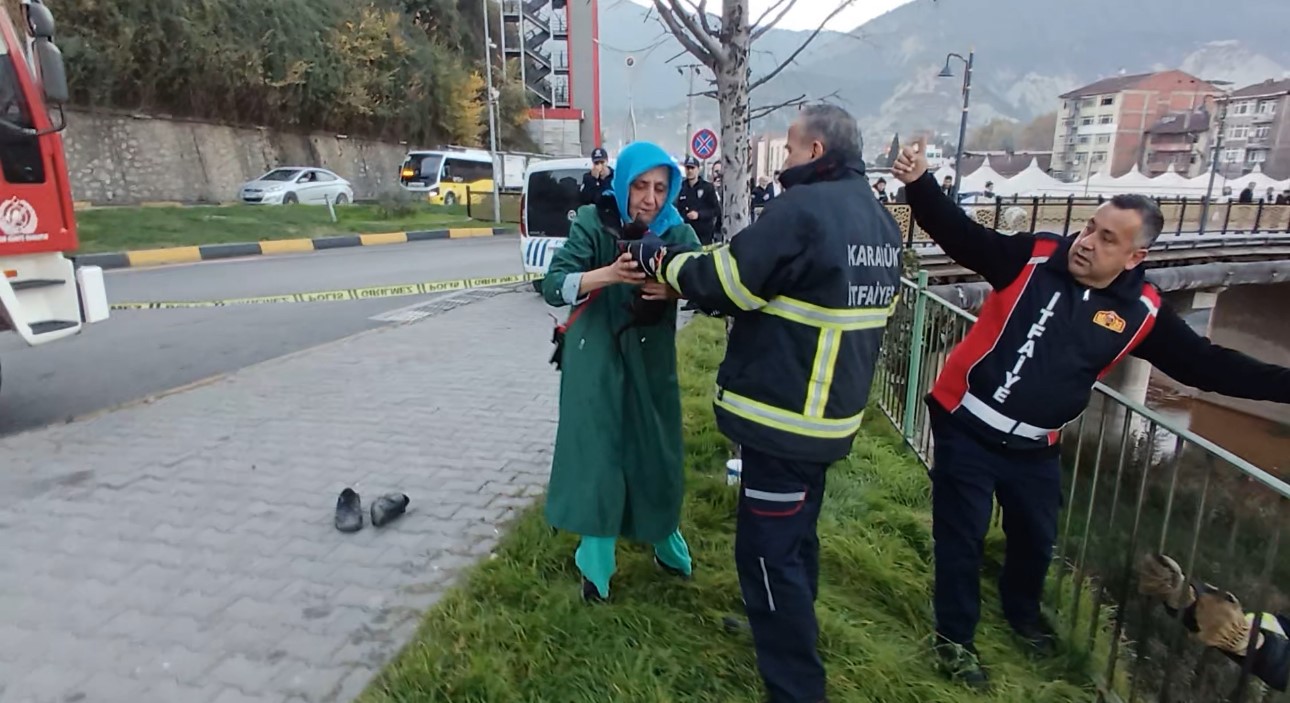 filyos cayina dusen yavru kedi kurtarildi 2 Cwa9pCiK