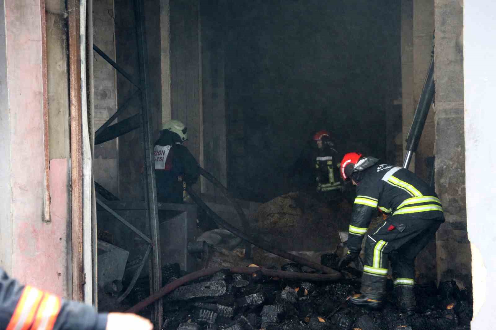 findik fabrikasindaki yanginda sogutma calismalari suruyor 3 JfINsVR7