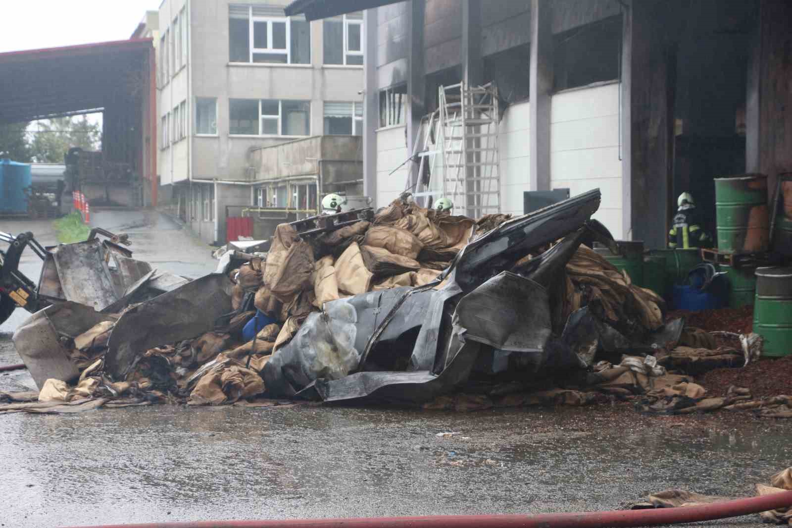 findik fabrikasindaki yanginda sogutma calismalari suruyor 5 22cX12rz